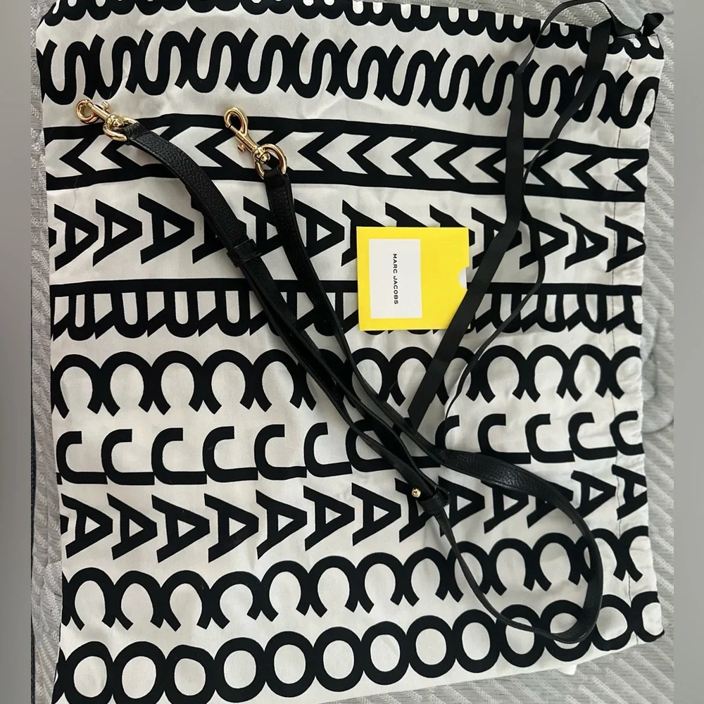 Marc Jacobs Black The Leather Tote Bag, Black Medium Size - Picture 4 of 14